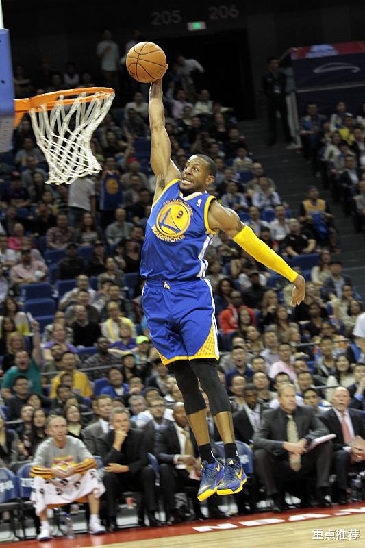 【扣篮】他用脚完成“扣篮”，NBA扣篮大赛完全可以借鉴…