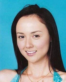 「亚姐」44岁夺下亚姐桂冠，却因厌食症瘦到脱相，今成美容中心小职员