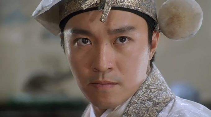 「周星驰」周星驰与向家恩怨：搂抱张敏惹怒向华胜，曾以真功夫打退袭击