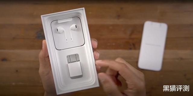 iphone12|iPhone 12不附赠配件引众怒，苹果正式回应