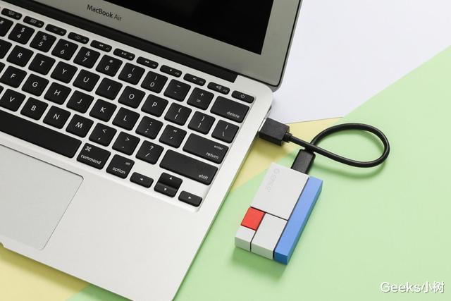 微软|将数据装进口袋随身携带?Orico“光影维度”移动固态硬盘评测