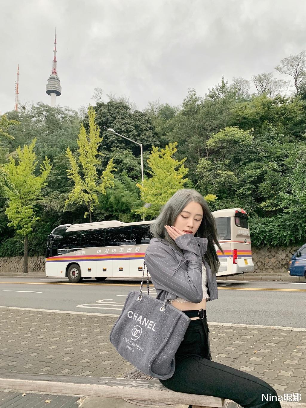 范志毅|“大将军”范志毅22岁女儿让人无地自容，穿露脐装，花瓶身材太招摇