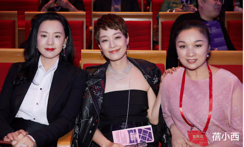 连体裤|马伊琍的长相和气质都太有国际范，穿黑色连体裤配短发，气场开挂