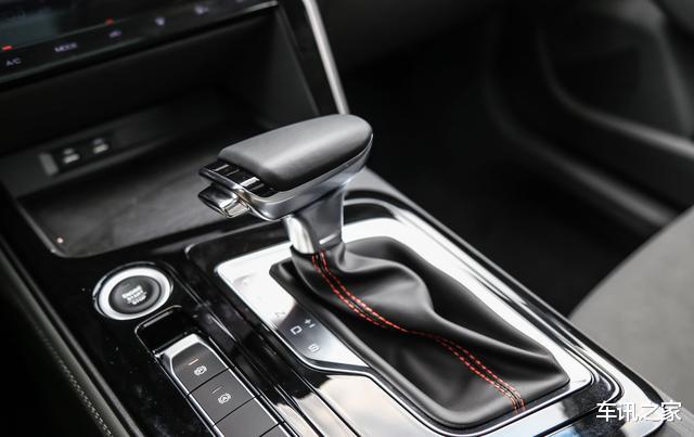 思域:裸车7万真没必要买桑塔纳!这轿跑车4个缸,油耗7L,比思域更厚