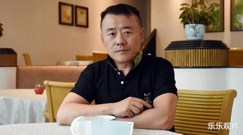 周立波|周立波二审后开心露面，坐豪车中玩自拍，以前的状态又回来了