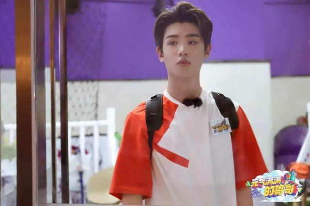 主持人|《快本》新主持人遭抵制，中学未毕业说话得罪人，妈妈还是老赖