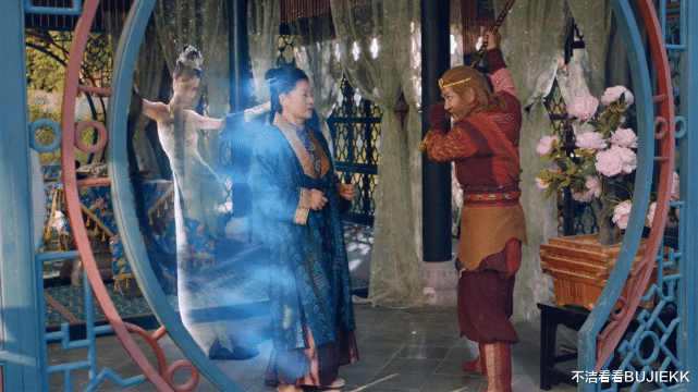 #全度妍#《孙悟空大战盘丝洞》幕后:五位女主河边嬉戏,羡慕工作人员