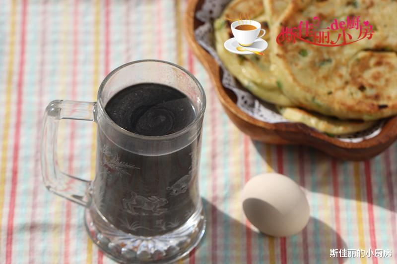 白发▲白发最怕这食材，成本几块钱，一周吃4次白头发变黑了肌肤更细嫩