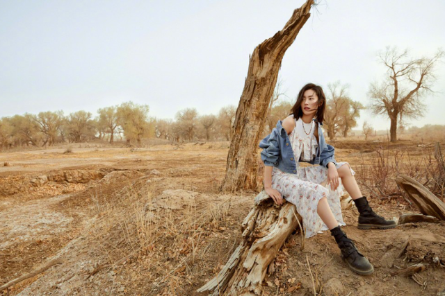 刘雯▲刘雯真的很适合大气简约风，清新格纹衬衫配气质短发美炸了