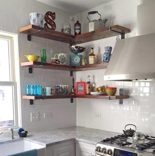 设计师|日本厨房从来不装吊柜，而是用这便宜货来代替，可是咱们就不行