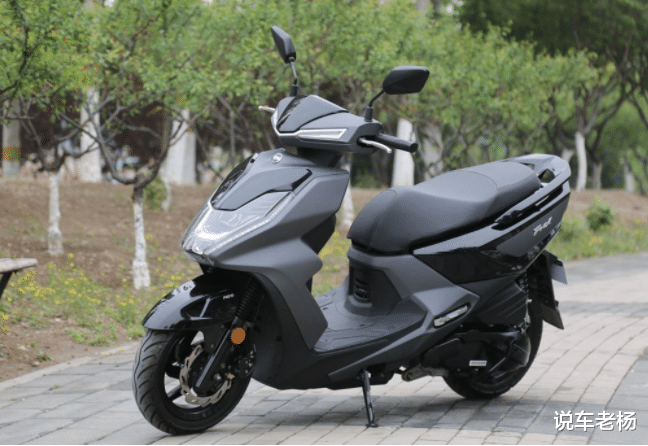 动力▲实力出圈的运动踏板，悬架可调，标配ABS，电喷发动机功率8.3千瓦