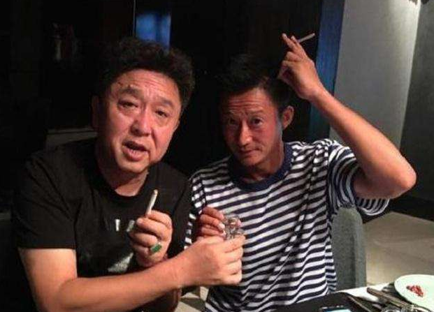 吴京|吴京和于谦参加《幸福三重奏》的目的？赚钱是假，约酒是真！