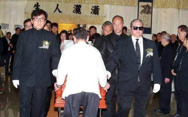 午马|2014年，老戏骨午马离世，在葬礼上沉默的十岁女儿怎么样了