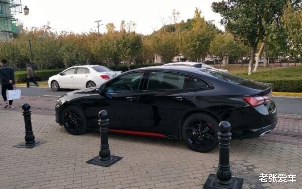 『本田雅阁』又降了，18万跌到12.49万，配进口引擎油耗5.8，不看雅阁就买它