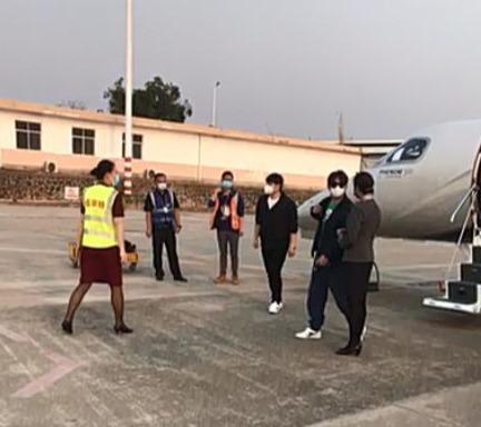 「彭昱畅」《向往的生活4》喜迎录制！常驻MC再乘私人飞机！彭彭又胖了？