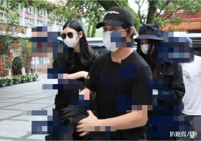 #赌王#赌王“头七”何超琼请高僧为父亲举办法事,何超莲精致亮相被骂不孝女