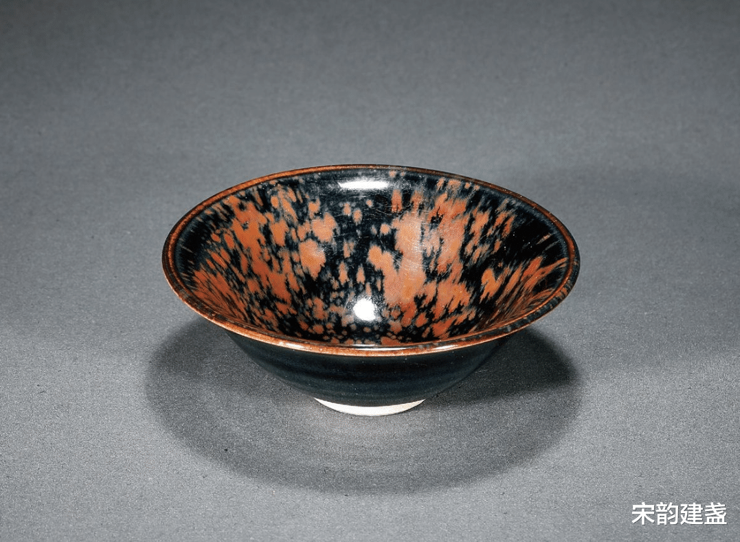 建盏|建盏乌金釉有什么特别之处？怎么辨别杂色釉的好坏之分？