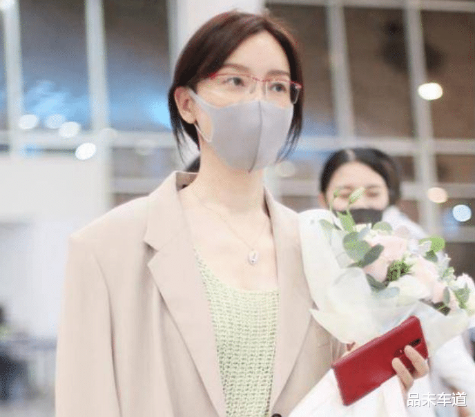 #陈数#女星陈数年龄成谜，一身休闲少女装，网友：妈妈，我恋爱了