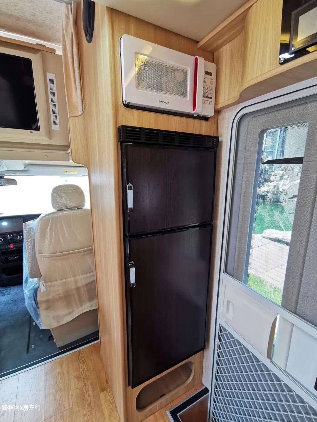 『荣威RX5』依维柯房车只要36.8万？还加赠600AH锂电和户外厨房？