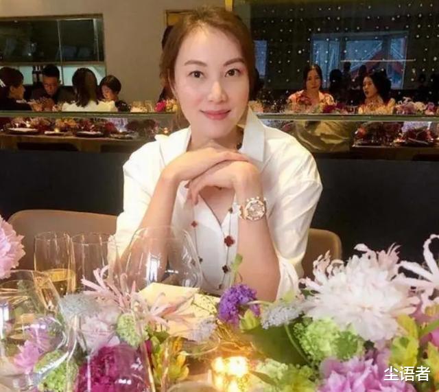 [林丹]世界冠军夫妇，因“忘拉窗帘”关系紧张，今女方公开示爱退役丈夫