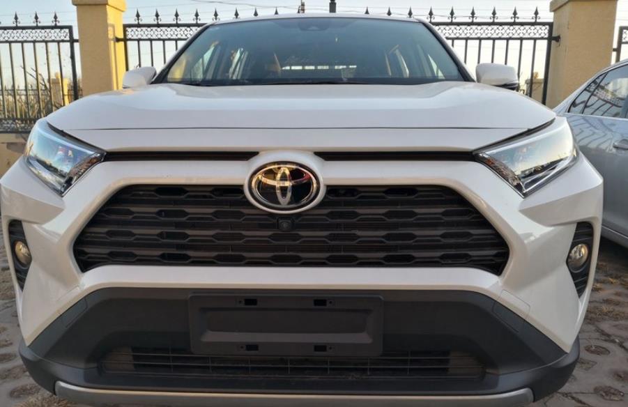 丰田RAV4|20万提辆新款丰田RAV4，行驶5900公里后，车主终于说了句大实话！