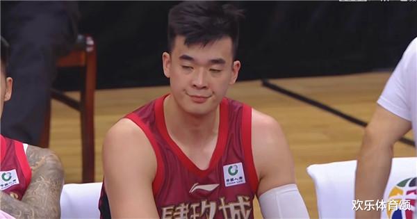 北京男篮|恨铁不成钢！北京四连败，有谁注意赛后李慕豪，哀其不幸，怒其不争啊