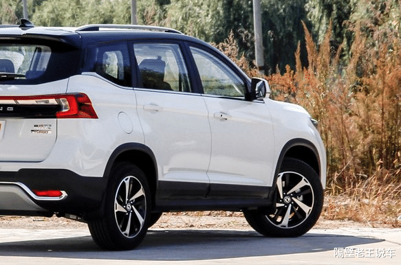 自驾|又一“黑马”SUV，轴距2720mm，仅售5.99万，比哈弗H6还漂亮