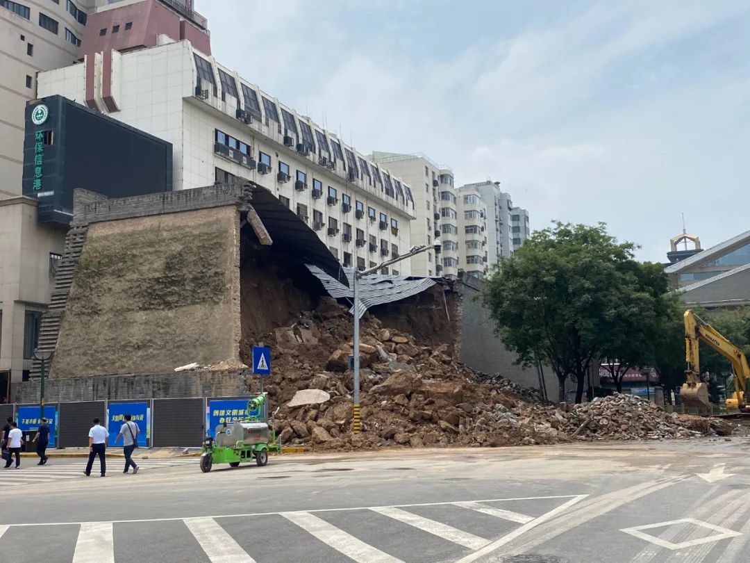 陈辰|西安一古城墙坍塌！现场视频图片曝光…