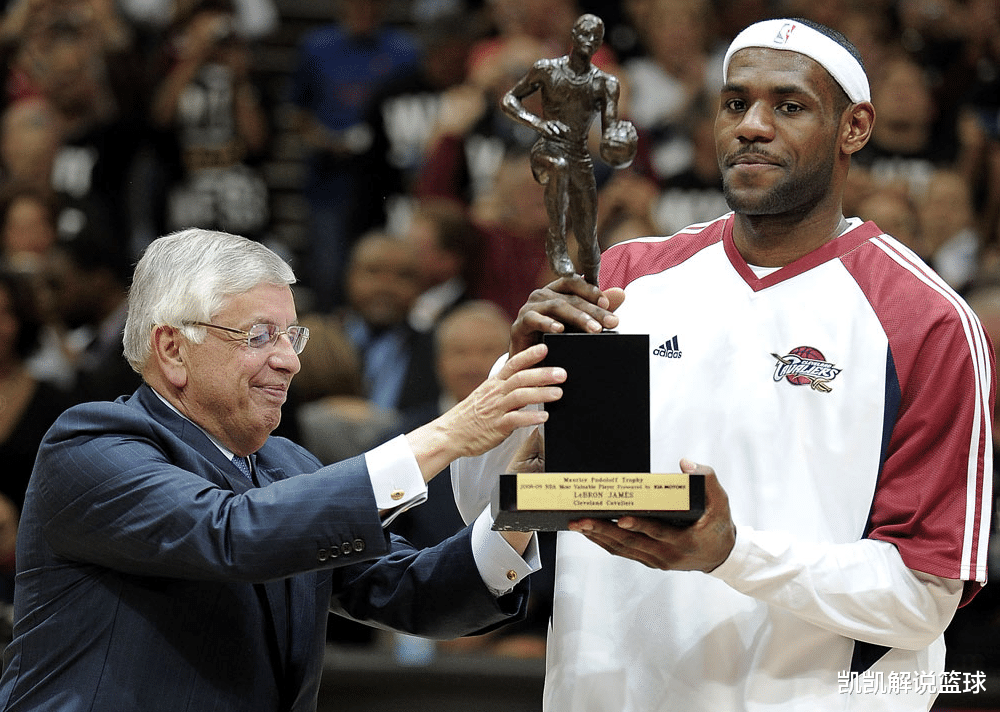 『火箭队』09年湖人65胜，科比场均26.8分5.2篮板，MVP詹姆斯什么数据