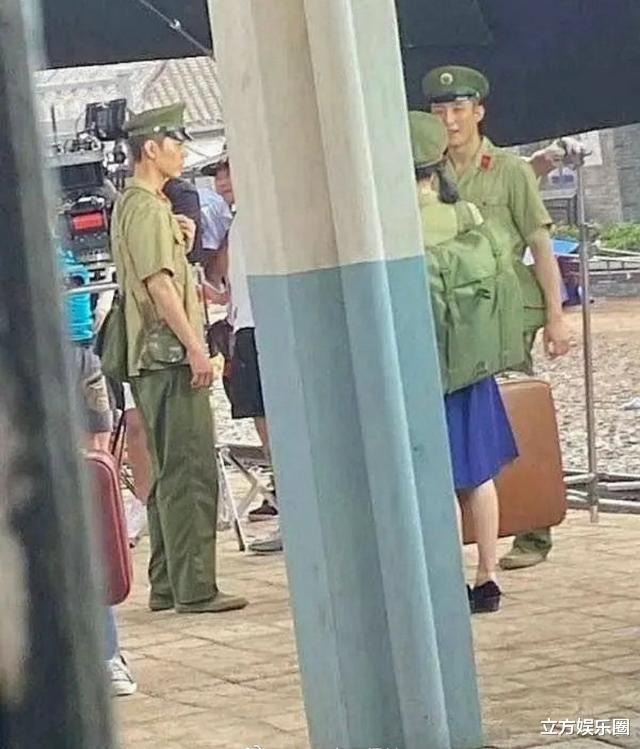 肖战|肖战新剧路透曝光，满脸泥巴顶烈日拍戏，面部发福神似郭京飞