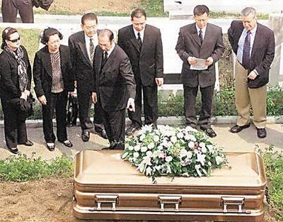 黎婉华|成全了三个女人的黎婉华，为何去世时不愿下葬到何家墓园？
