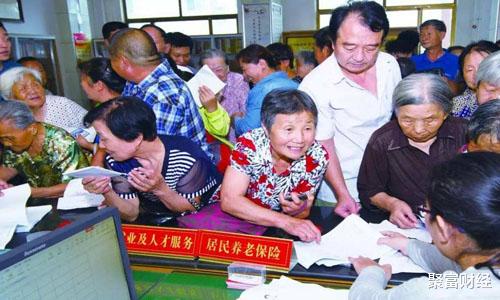 『退休』这类人注意，退休“中人”养老金实行新办法，不再参考退休工资？