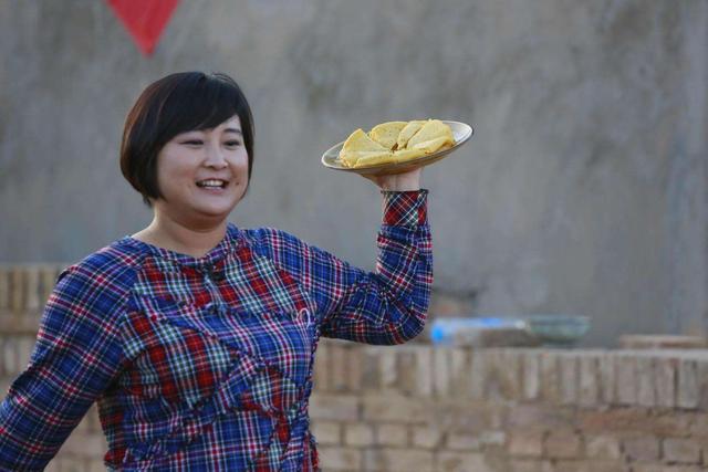 贾玲▲贾玲的豪宅跟普通家庭一样，当看到餐厅后，钱都用买吃的了