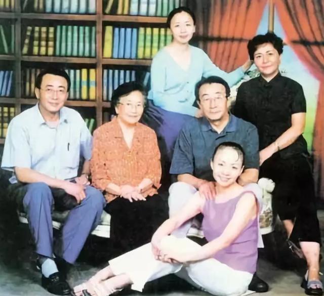 宋丹丹|23年前，倪萍一个电话救宋丹丹一命，为何宋丹丹至今不愿搭理她