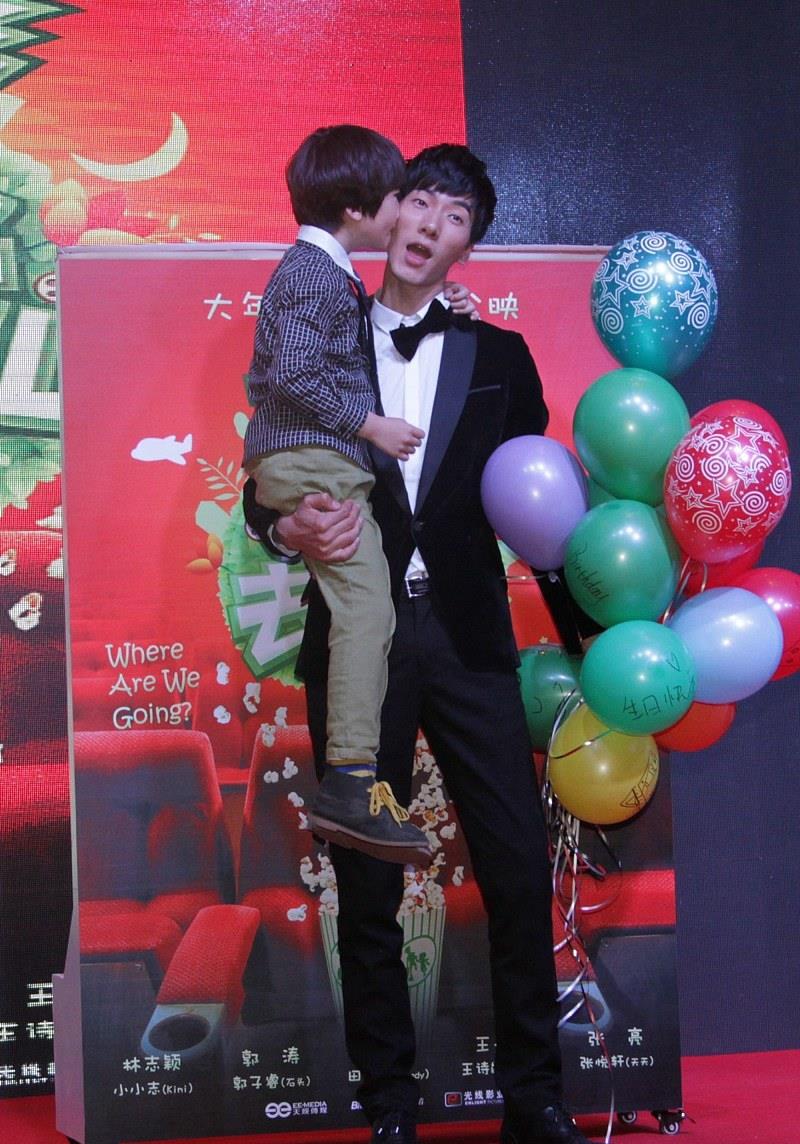 爸爸去哪儿|《爸爸去哪儿》七年后对比照：多多个高，苗条，石头高大挺拔