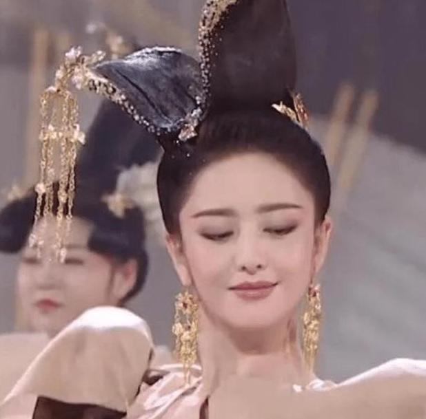 佟丽娅|佟丽娅网购被认出,客服:丫丫是你吗?佟丽娅回答让人笑翻