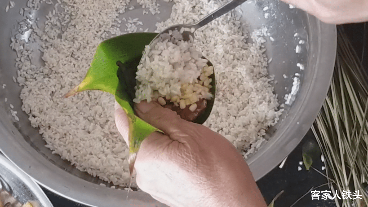 #粽子#端午节快到了，教你做客家咸肉粽，香糯好吃，一口气吃3个真过瘾