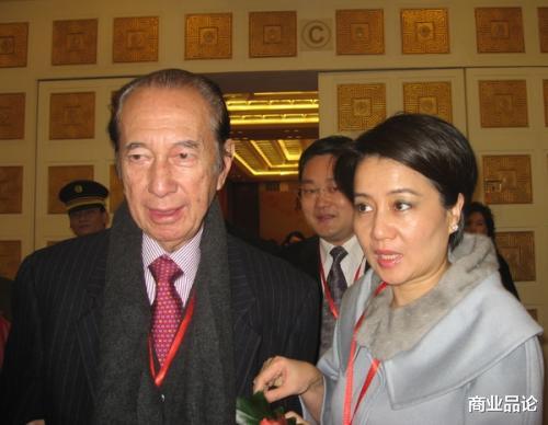 赌王@四房中最大赢家，不是手握千亿家产的梁安琪，而是扮猪吃老虎的她