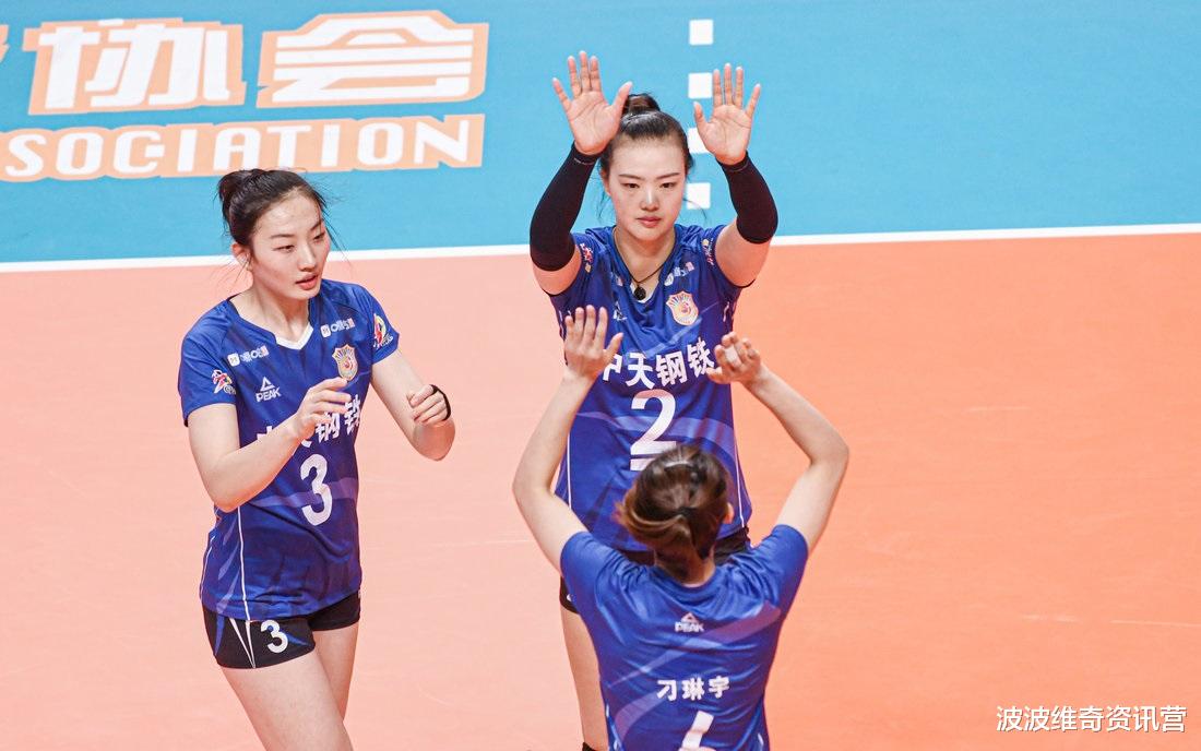 李盈莹|江苏女排擒天津四连胜！龚翔宇踩滑险些摔倒，刁琳宇连击捂脸自责