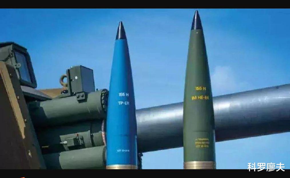 『榴弹炮』一炮炸平足球场：155毫米炮弹的威力有多大？看这个女兵就知道了