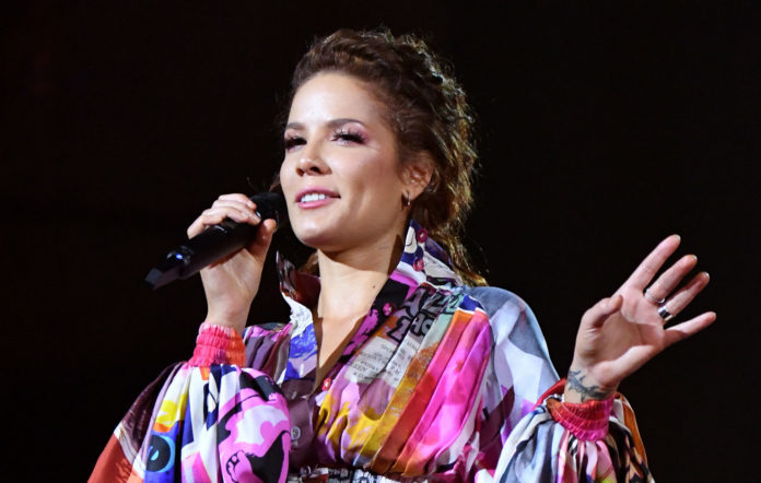 #Lady Gaga#今日欧美圈：Lady Gaga新专正式上线，科切拉音乐节恐取消