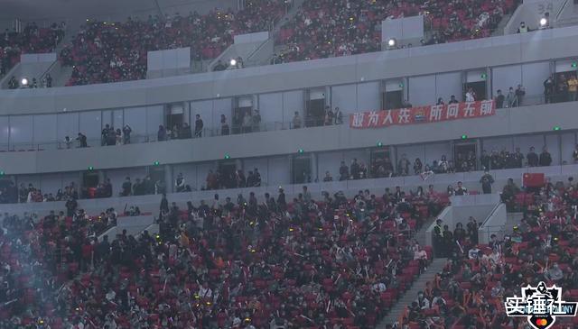 S10決賽惹爭議！因無人為韓國隊加油，現場觀眾被LCK粉絲狂噴沒素質-圖2