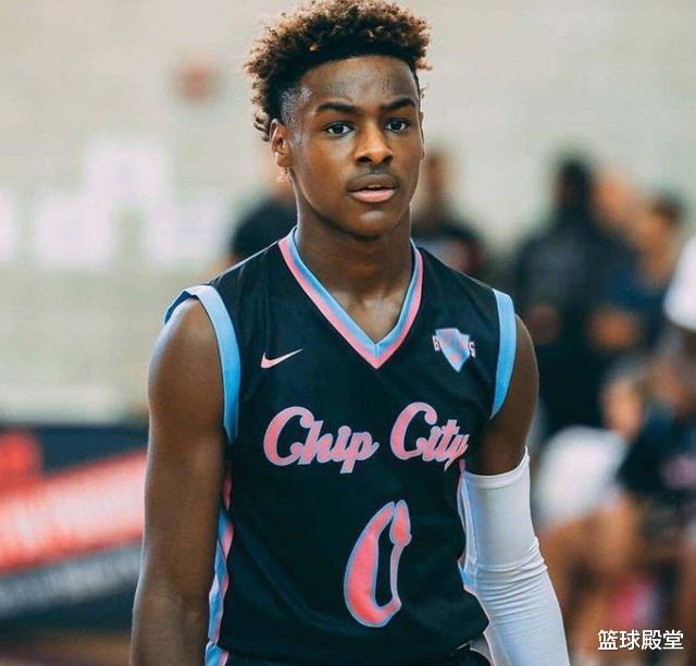 【里皮】布朗尼重口味后,还想抱大腿?拿出手机疯狂点赞,但资产远超他爹