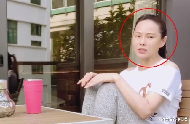 黄子韬|伊能静家居服造型出镜，51岁素颜引热议，难怪能hold住秦昊