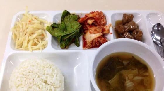 韩剧@原来韩剧里都是骗人的，留学生拍下真实照片，天天都是吃这些菜！