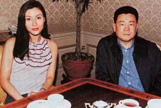 李嘉欣|50岁李嘉欣，8段迷乱情史之后，嫁给富豪，当第3者终于报应来了