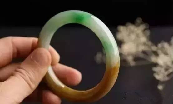 「三彩」8000元买的裂石，一刀切出8条高冰三彩手镯，意外暴涨！