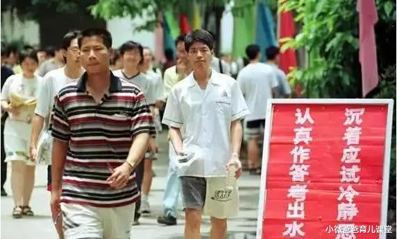 学霸：当年的“最强学霸”，高考749仅差1分满分，如今的成就让人佩服