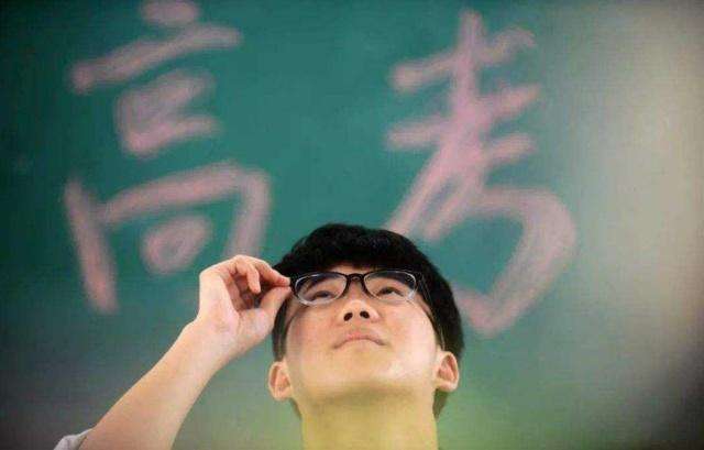 ▲84岁老人第三次参加高考，信心十足估分630，成绩出来后：不敢信