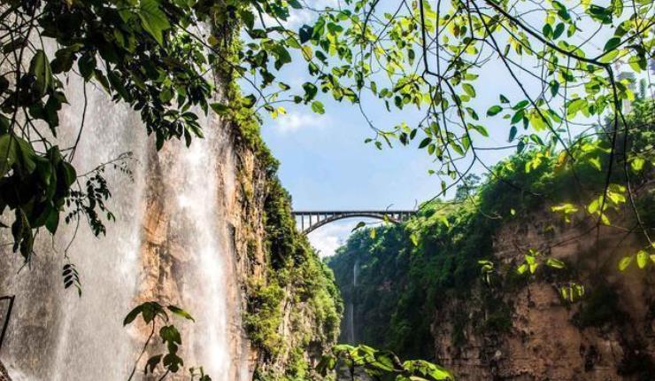 黄果树瀑布|这里才是我国的“瀑布王国”,比黄果树还壮观,72个瀑齐聚一峡